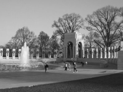 IMG_0529 WWII memorial, atlantic end w people, bw (ok)
