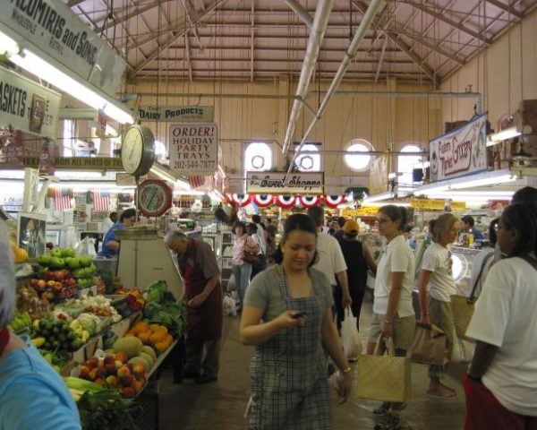 IMG_8319 Eastern Market interior w people