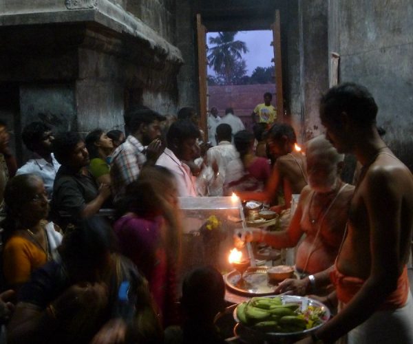 P1040301 worshippers inside main vimana